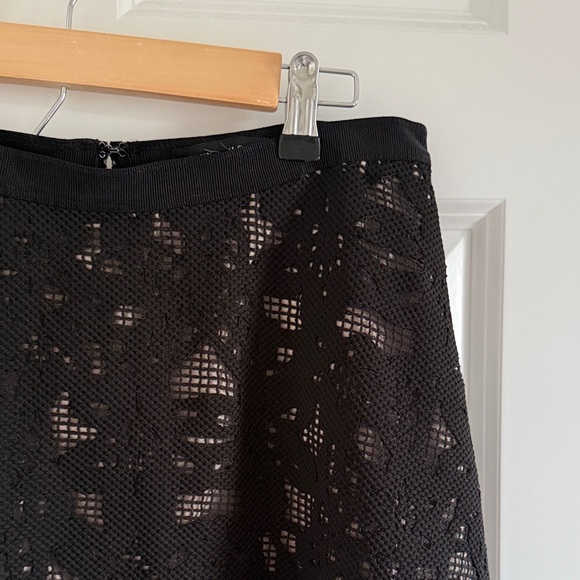 Ann Taylor Black Lace Flounce Skirt Size 8 - Picture 4 of 8